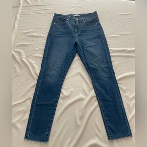 LOFT Curvy Skinny High Rise Chewed Hem Jeans. Size 29 (8). Color blue